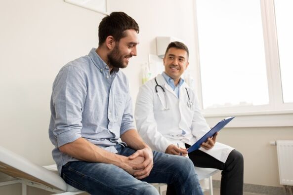 Consulta con un médico sobre rehabilitación después del agrandamiento del pene mediante ligamentotomía.