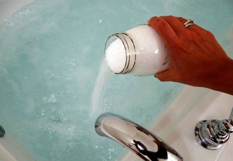 Baño de bicarbonato de sodio para agrandar el pene.